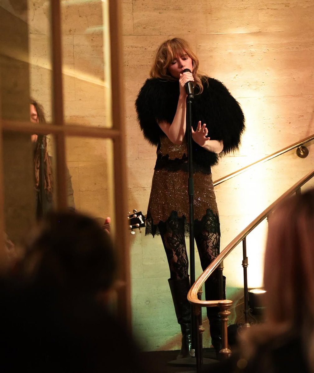 O2Eventworks's tweet image. #NYFW with @thecultivist at The Dollhouse by @annaweyant with @capitalone.

We lit the space from top to bottom, built a custom stage into the staircase, delivered audio support across 10+ rooms, and set the scene for unforgettable performances by Suki Waterhouse.