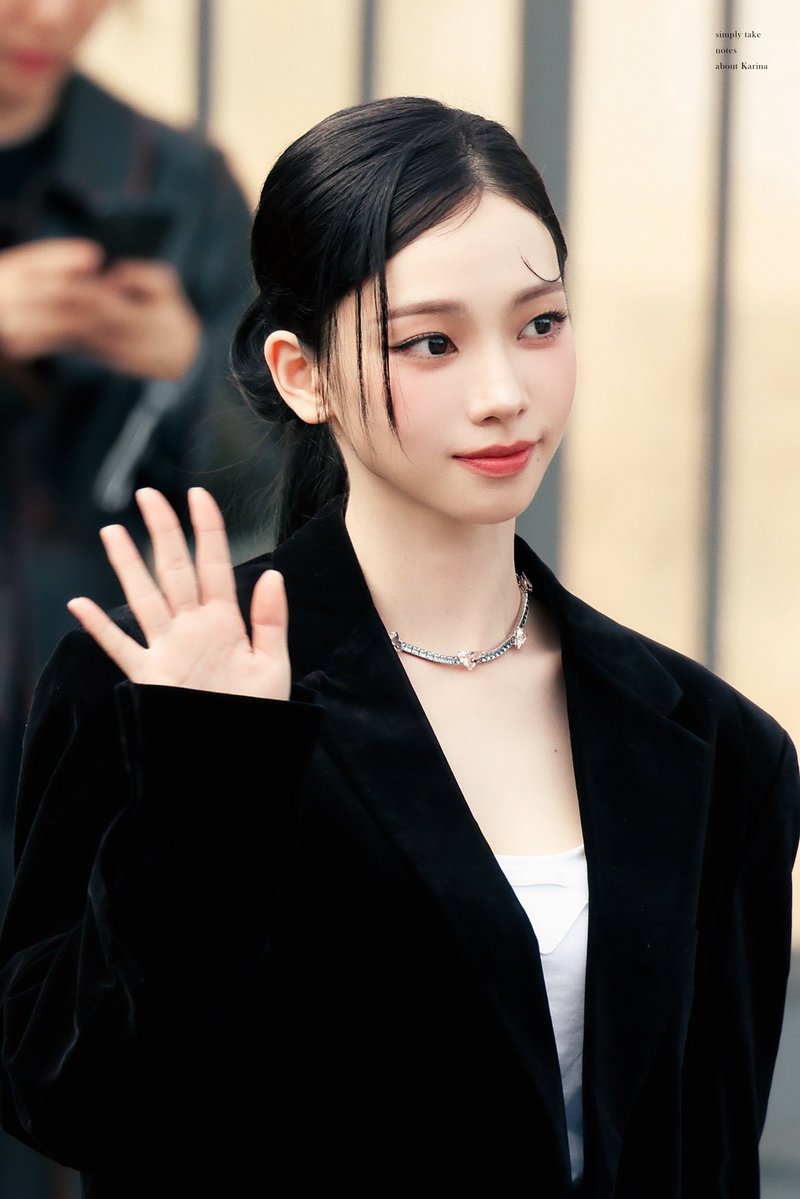 notes0411's tweet image. notes180|250925 🖤
KARINA AT PRADA SS26
#KarinaxPradaSS26 @Prada
#카리나 #Karina #カリナ #에스파 #aespa
