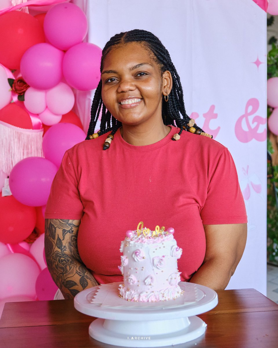 zisvngs's tweet photo. The Art x The Artists 😍😍😍
Frost & Sip is 15 days away!
If you’ve been eyeing a spot in the morning session, now’s the time to book your seat.
ONLY 7 SPOTS LEFT!! Sign up via the link in bio!
#frostandsip #cakedecorating #cakeandsip #thingstodoinaccra https://t.co/L0p8Mf7Iij