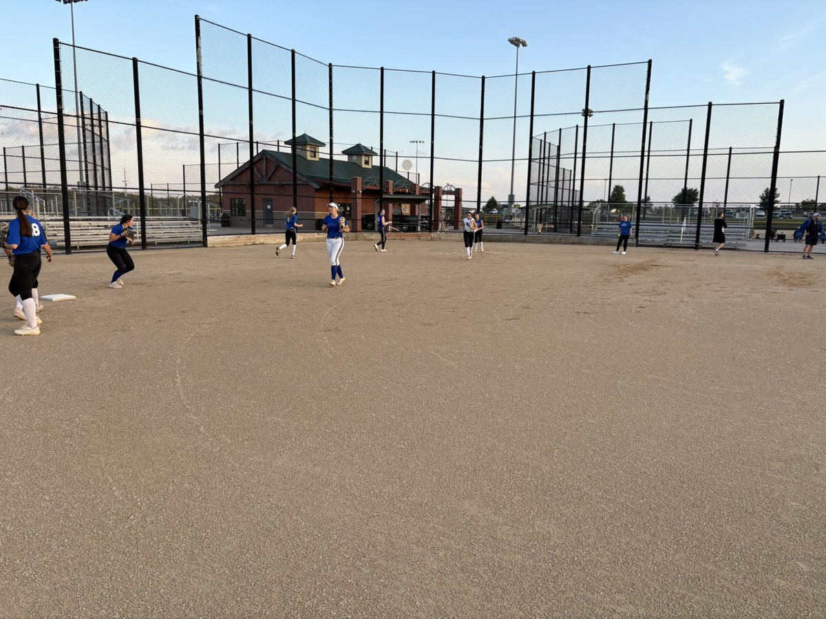 TeamKansasFastpitch tweet media