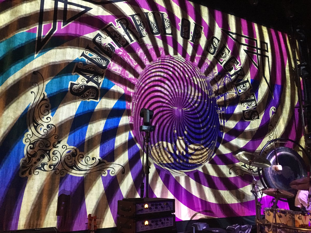 NMSOSOfficial's tweet image. As part of our look back at the first #SaucerfulOfSecrets tour, seven years ago, here&apos;s what the early backdrop looked like (with a projected lighting effect on it):