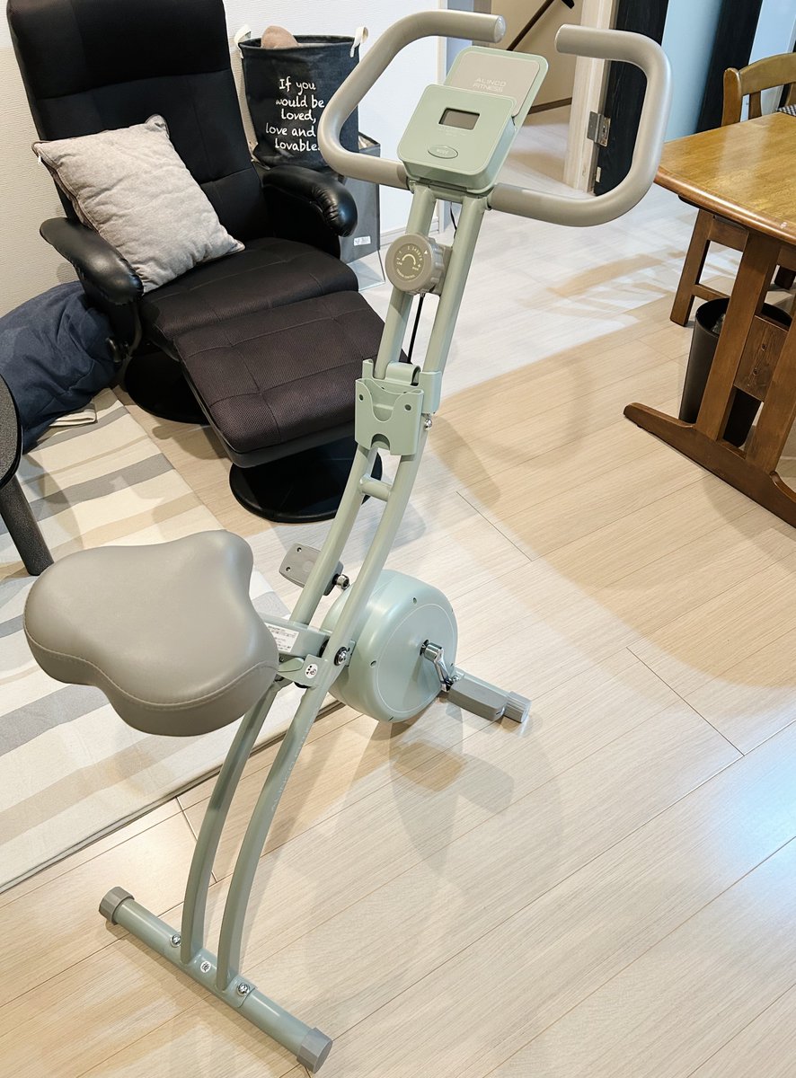 運動不足を解消するべく
先日エアロバイクを買って
昨日組み立ててたのですが
お風呂も含めて何度も手を洗う
機会はあったのに
まだ指が工業油臭い…凄いね🛠️