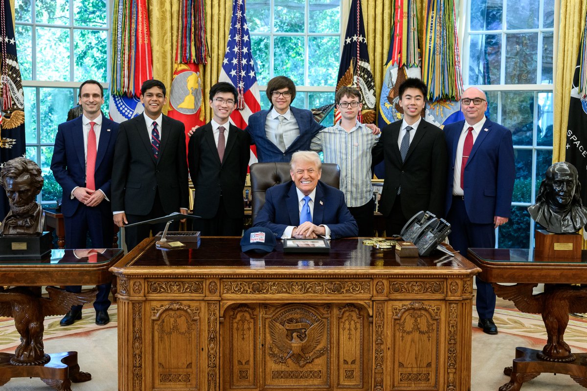 Quite the summer for BC Class of 2025 Valedictorian Josh Wang and the US Physics Team!!  🇺🇸

science.ucsb.edu/news/uc-santa-…