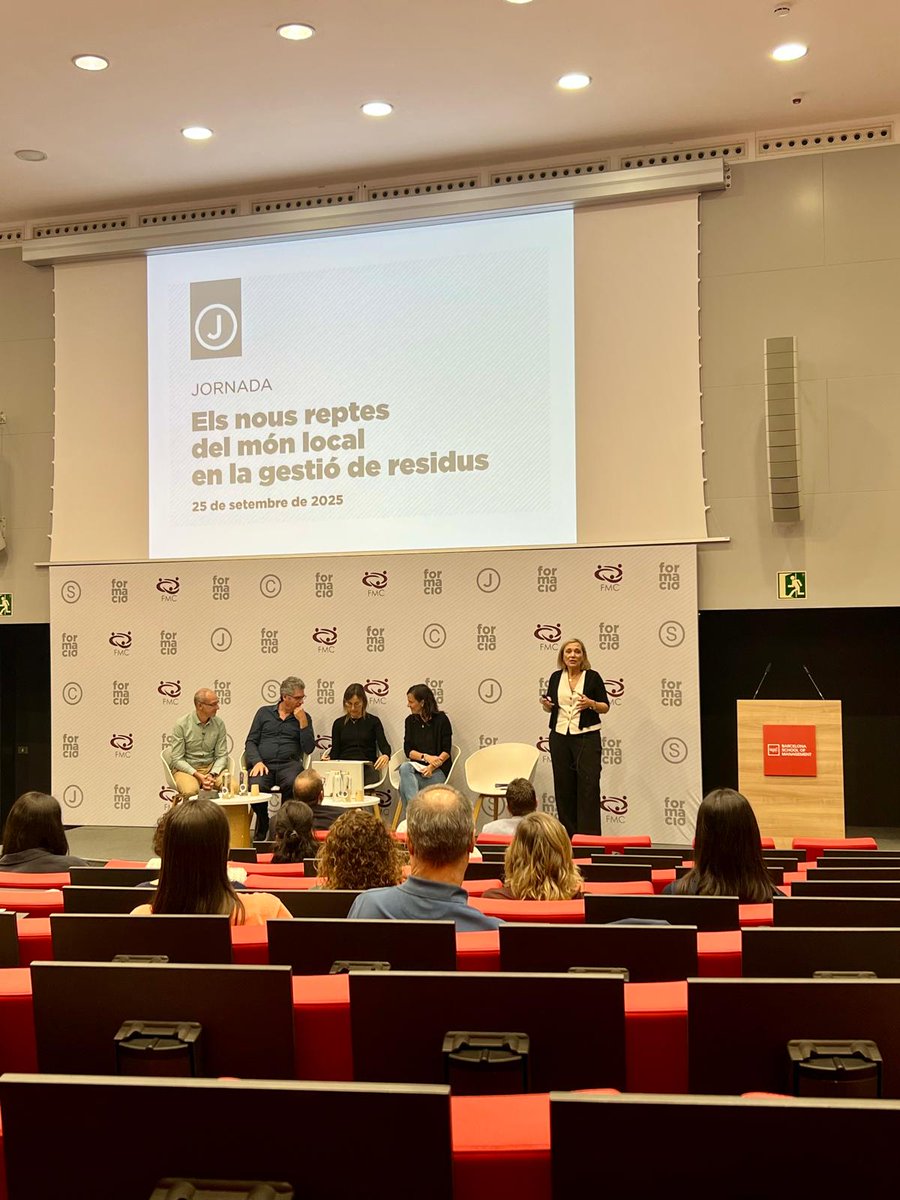 Copate_TE's tweet image. L&apos;equip tècnic de l&apos;àrea de residus del COPATE present a la jornada &quot;Els nous reptes del món local en la gestió de residus&quot; organitzada per @residuscat i @FMCmunicipis