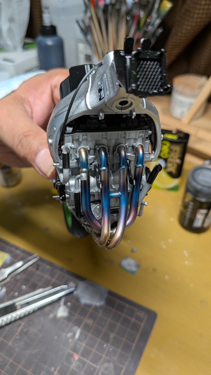 MASAMETAL17's tweet image. MENGMODEL ZX10R進捗
マフラー塗装とエキパイ焼け表現しました
＃MENGMODEL
#zx10r 
#バイクプラモ盛り上げ隊