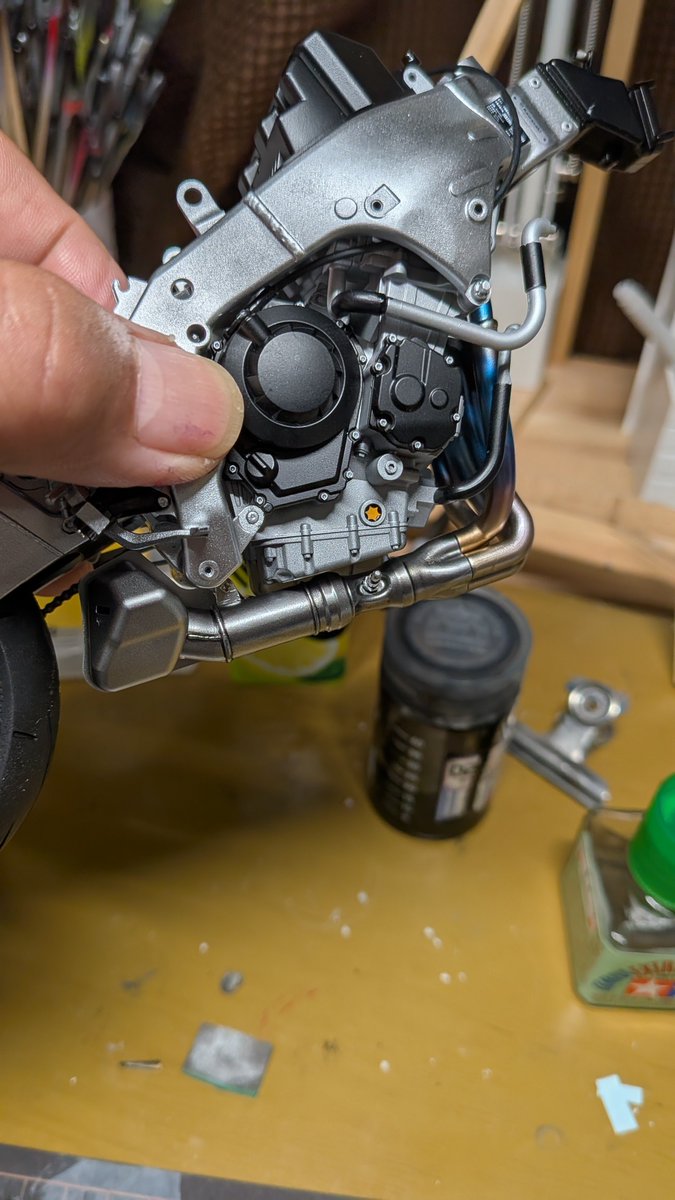 MASAMETAL17's tweet image. MENGMODEL ZX10R進捗
マフラー塗装とエキパイ焼け表現しました
＃MENGMODEL
#zx10r 
#バイクプラモ盛り上げ隊