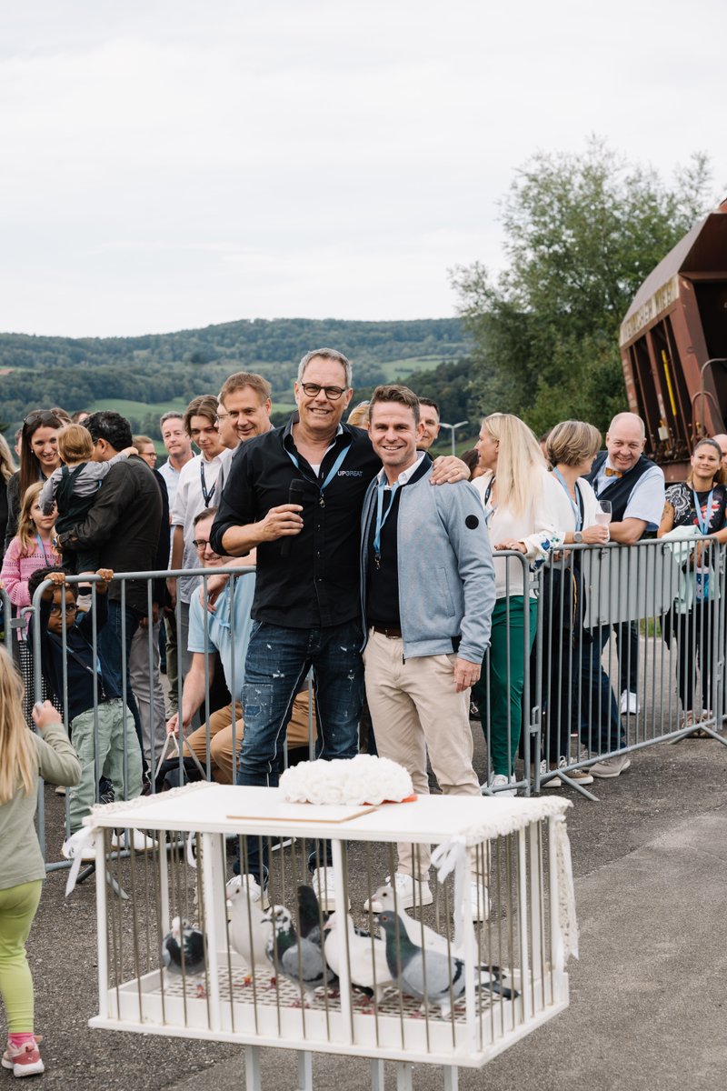 UPGREAT feiert 30 Jahre Firmenjubiläum!
Am 13. September konnten wir unser Firmenjubiläum mit den Mitarbeitern und ihren Familien feiern.
Bei feinem Essen, guten Gesprächen und unvergesslichen Momenten konnten wir den Tag im @ebianum geniessen. 💙
#upgreat #upgreatag