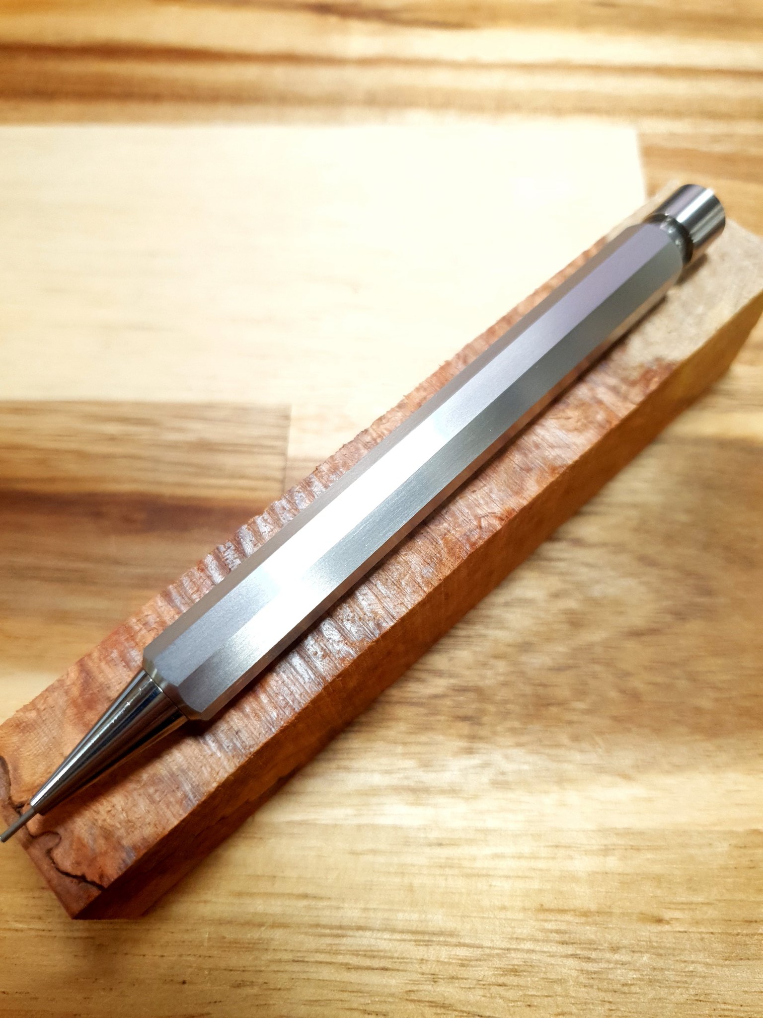 シャープタンク　フルチタニウムシャープ シャープタンク チタングリップ 陰刻模様