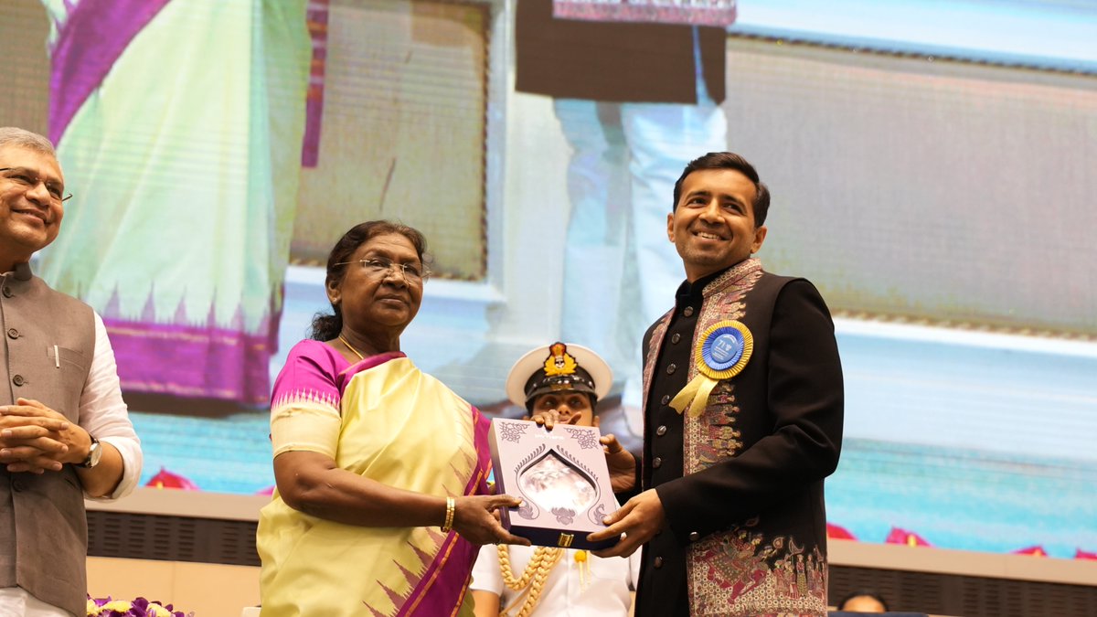 Christo Tomy tweet media