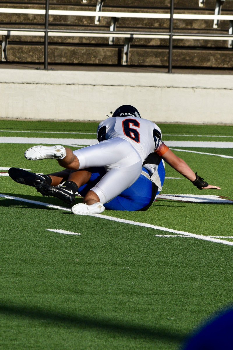 TXLoneStarSport's tweet image. 🚨⛽️

Cade De Leon @Cade_De_Leon
DE 🏈
Class of 2028 🎓
6’1” 190 lbs 🦾
Sachse, TX 📍@SachseStangs 

Strengthens:

Explosive first step, consistent QB pressure.
Strong edge containment, disciplined run defense.
High motor, physical at point of attack.

#Recruiting #uncommitted