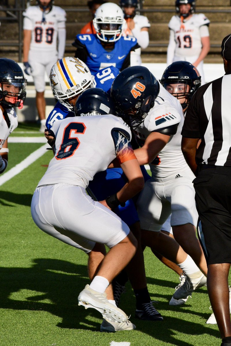 TXLoneStarSport's tweet image. 🚨⛽️

Cade De Leon @Cade_De_Leon
DE 🏈
Class of 2028 🎓
6’1” 190 lbs 🦾
Sachse, TX 📍@SachseStangs 

Strengthens:

Explosive first step, consistent QB pressure.
Strong edge containment, disciplined run defense.
High motor, physical at point of attack.

#Recruiting #uncommitted