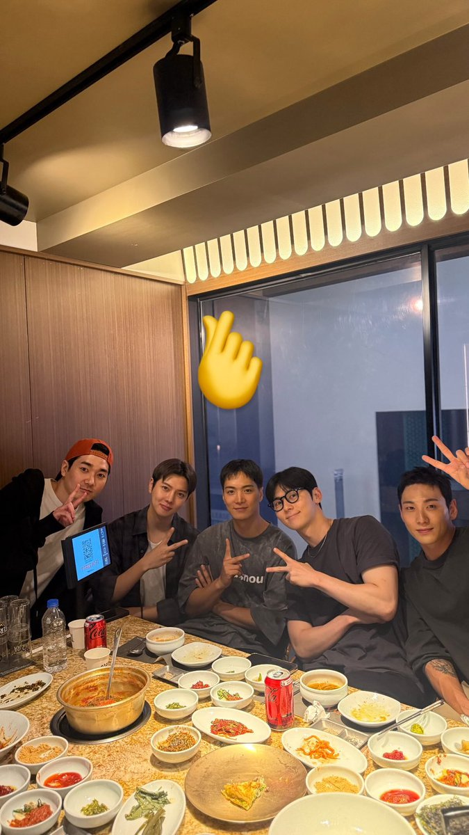 NyoongHaeSeol's tweet photo. [INSTAGRAM 20250925] 🐢🐶��🦊🐰❤️
🐯🫰

#NUEST #김종현 #아론 #백호 #황민현 #렌 #뉴이스트 #JONGHYEON #AARON #BAEKHO #MINHYUN #REN https://t.co/bolaqGfwgj