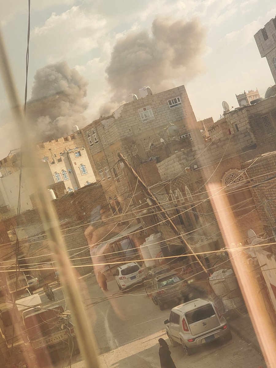 A2As82sa's tweet photo. العدوان يضرب  الحيا السكنيه  العاصمه صنعاء https://t.co/X4LpvjpQSE