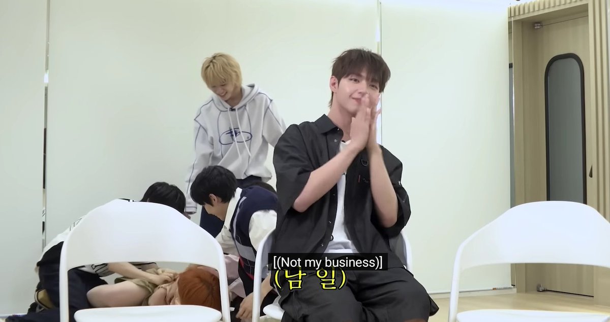 priveretzi's tweet photo. two photos that give the same energy: 😆
AHOF VARIETY SHOW EP2
#AHOFFTimeEp2
#아홉_리얼리티_2화
#AHOF #아홉
@AHOF_official
🦊🐶🐤🐸🐈⬛🦝🐯🐰🐻 https://t.co/ty4SbK7Ed7