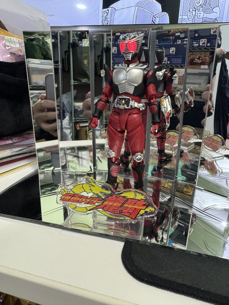 deltachan0505's tweet photo. Added light

#仮面ライダー龍騎 https://t.co/w1eiHO0kk8