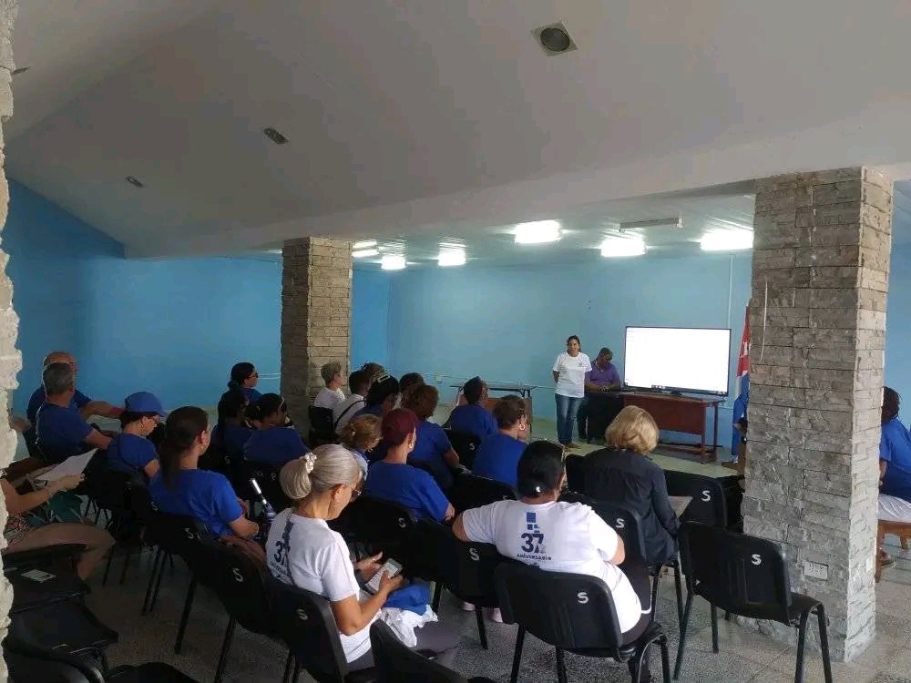 Análisis de la situación de Venezuela y recogida de firmas simbólicas de apoyo al gobierno bolivariano, desde el #JovenClubSantaClara junto al #JovenClubVillaClara en aras de preservar la paz.