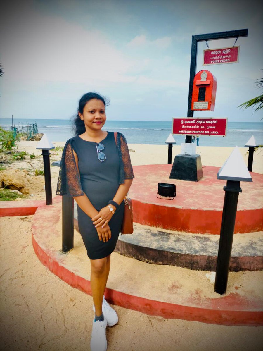 සතුට කියන්නෙත් තෝරා ගැනීමක්.කවුරුත් හිටියත් එකයි නැතත් එකයි 🥹🤍💫🕊🍃