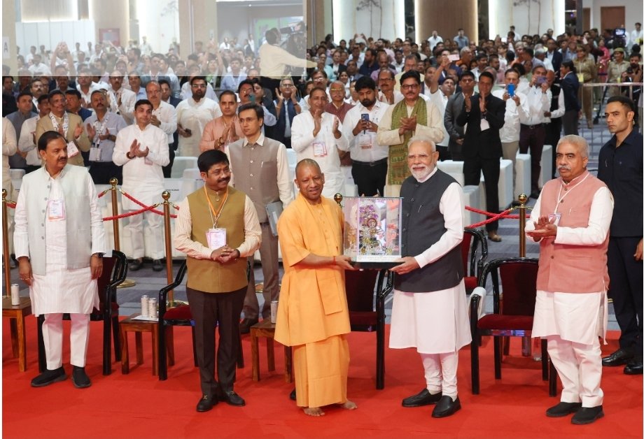 With a delegation from XETID #Cuba participating in the opening ceremony of the Uttar Pradesh International Trade Summit, which brings together companies from 40 countries and 2,500 from that state in #India. The event was inaugurated by Prime Minister Shri Narendra Modi.