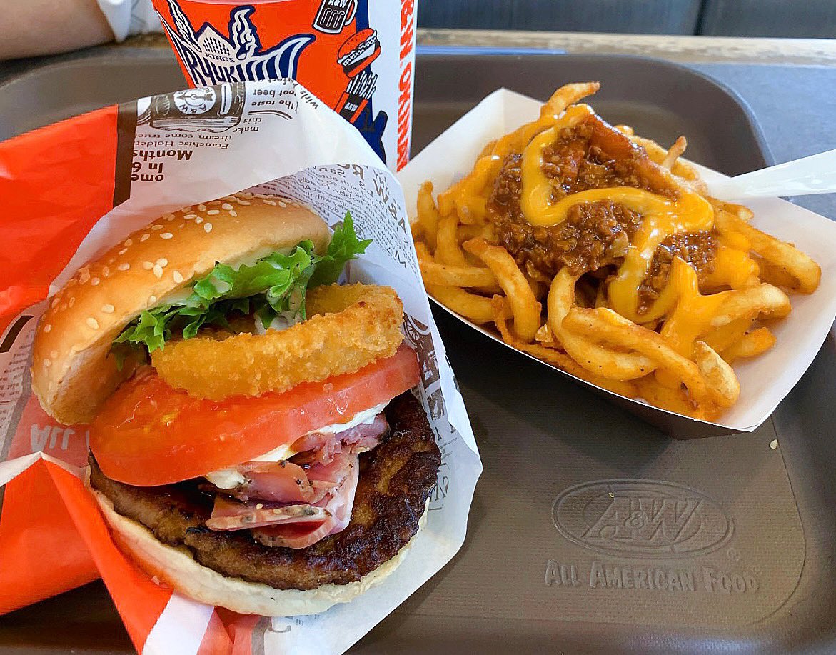 ご当地バーガー集🍔Part1
①ラッキーピエロ/北海道 函館市
②下田バーガー/静岡県 下田市
③深海魚バーガー/静岡県 沼津市
④A&amp;W / 沖縄県 北谷町
#旅行 #観光 #ご当地グルメ