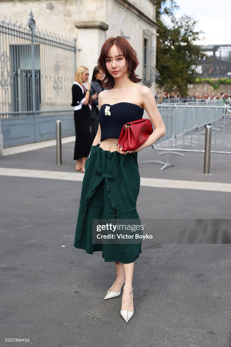 Toeyjarinteam's tweet photo. Prada Ambassador Toey Jarinporn attend the #PradaSS26 Womenswear Show in Milan.
@jarinporn @Prada 

#Prada
#PradaxToeyJarinporn
#ToeyJarinporn #เต้ยจรินทร์พร https://t.co/DgpxUHTr6p