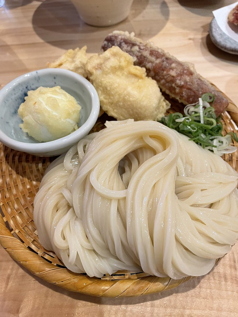 imuhata1981's tweet photo. 代々木 新堀
うどんはもちろん天ぷらすげー美味い！ https://t.co/OF0H8e5U55