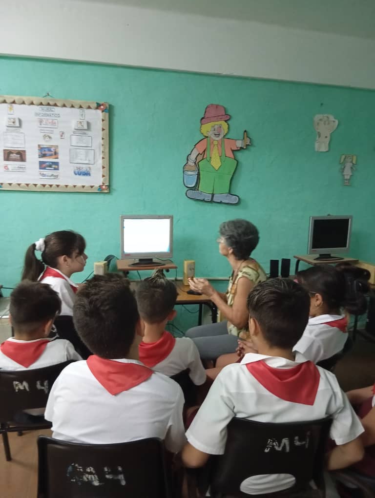 Intercambio y debate sobre las redes sociales con pioneros del SI Ramón Ruiz del Sol en Santa Clara.
#JovenClubSantaClara #JovenClubXCuba