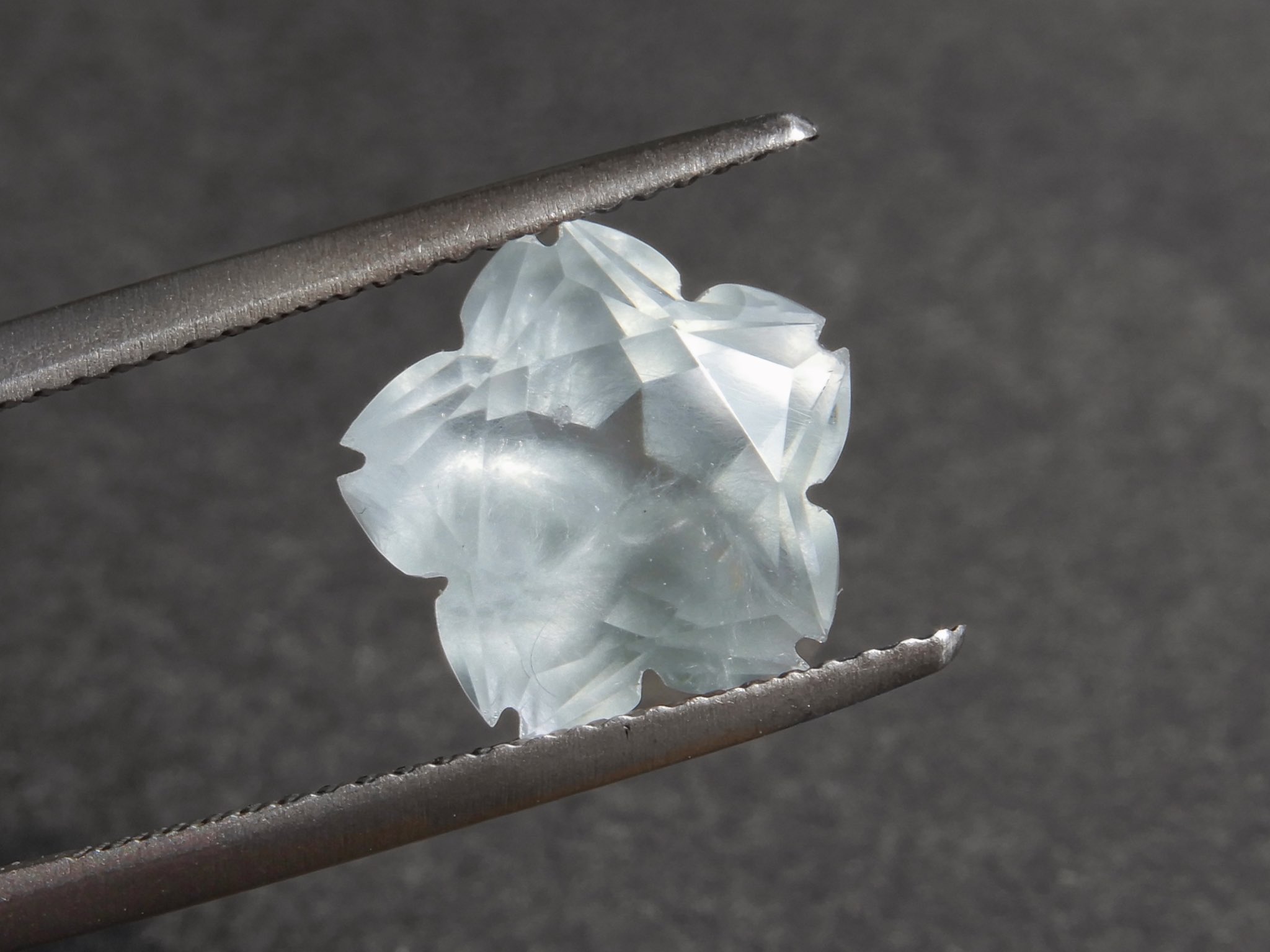 貴石 マダガスカル産ニードルイントパーズ1石ルース（平均2.1ct