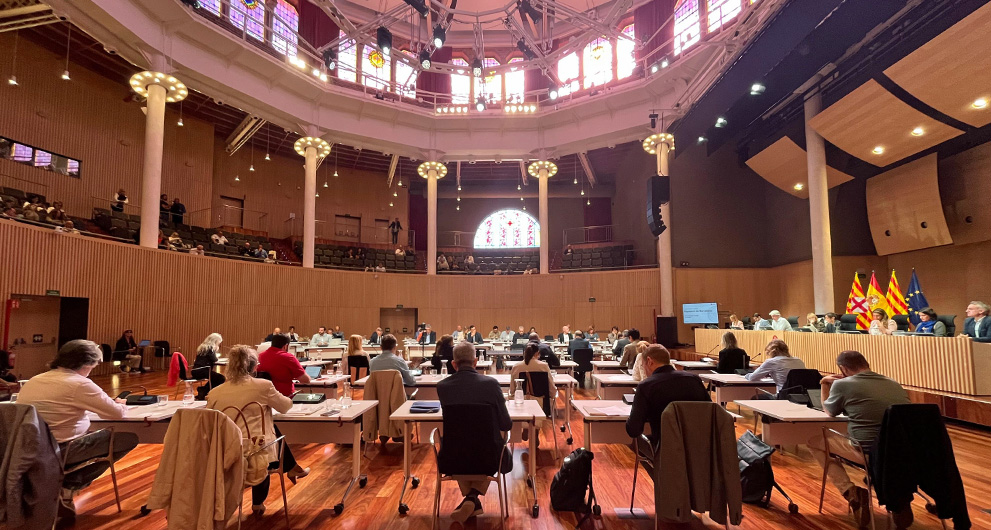 La Diputació de Barcelona es gasta anualment 8.313.273,32 € en assessors. N'hi ha 123. D'aquests, quatre cobren 89.700 euros l'any, quinze ingressen 83.900, trenta-quatre 77.700 i seixanta-nou 58.700 euros.
Això sense comptar el sou dels 51 diputats provincials