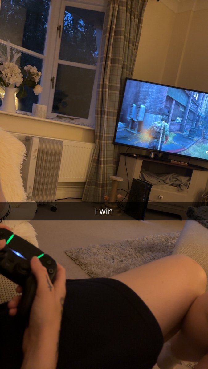 megsss_2425's tweet photo. how it started vs how it’s going <3 (she had no idea what tlou was until me and now she’s playing it for me) https://t.co/VRxmpIaWBE