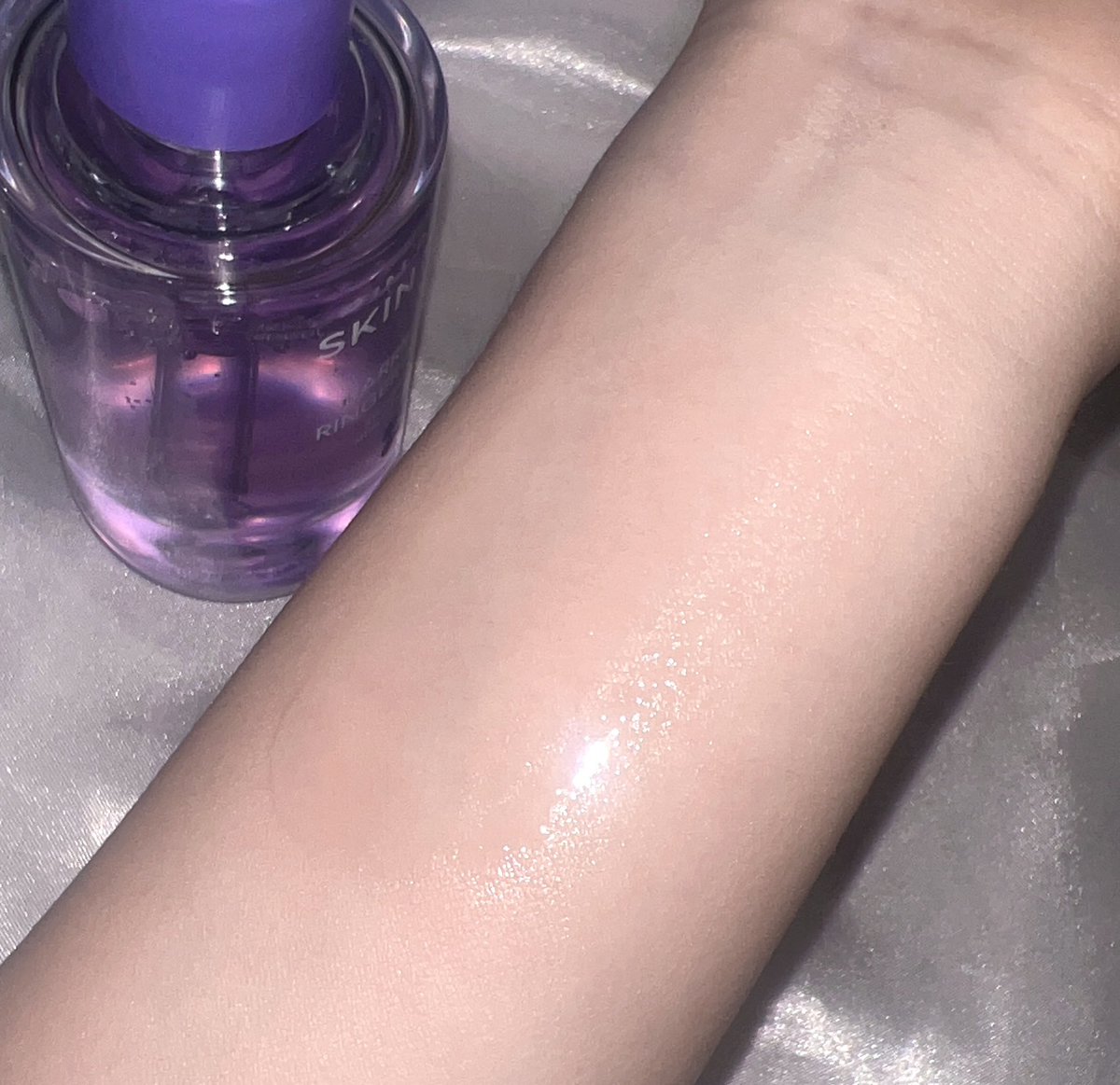 #제품제공 <a href="/skinnlab_twt/">스킨앤랩</a> 

이번에 스킨앤랩에서 받아 사용해 본 
배리어덤 링거 앰플 🫧🪽

기존에 받은 거 잘 쓰는 중이던 
진짜 좋아하는 수분 제품 중 하나예요! 저 같은 약한 지성이 사계절 내내 쓰기 좋아요  

후기는 타래로 더 이어요➰✨