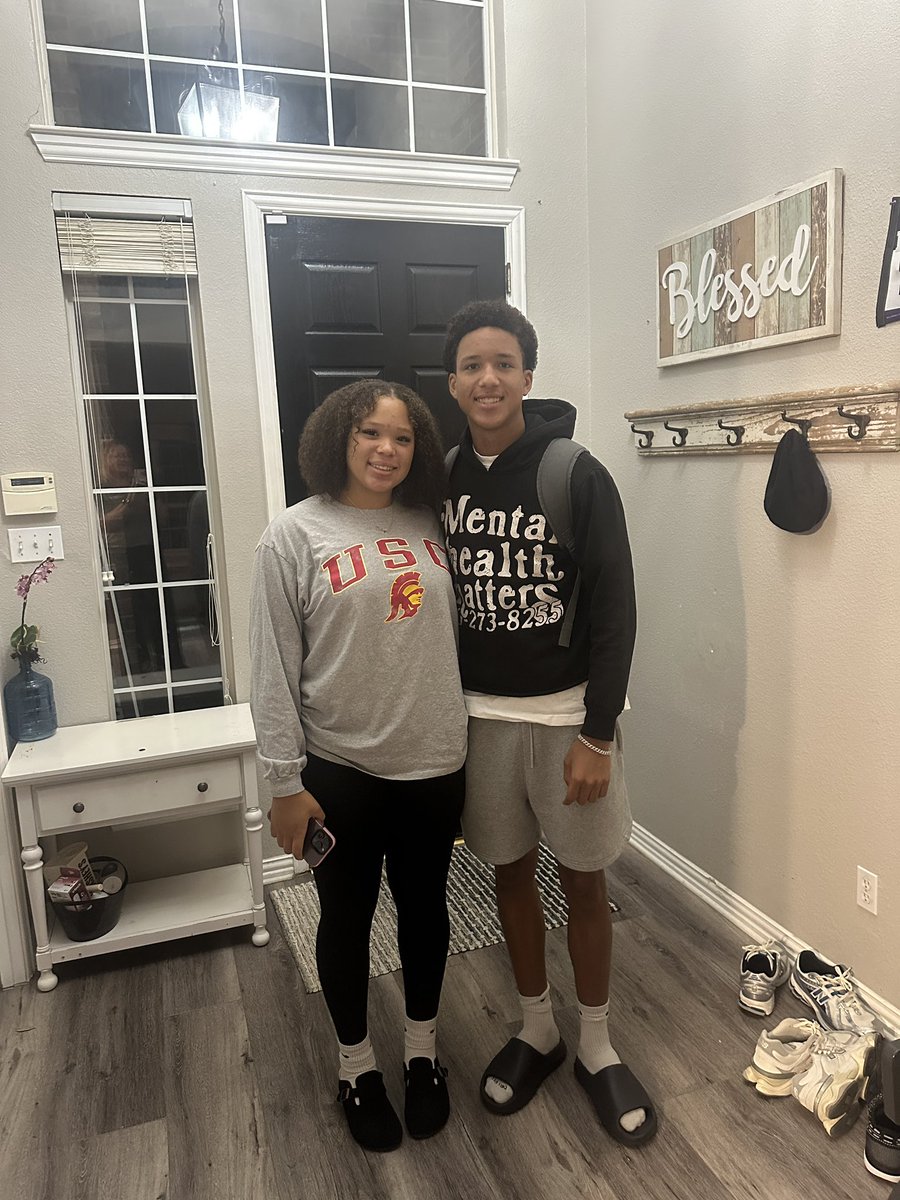 BraylonD3al's tweet photo. Beyond blessed and grateful to see 17 with my best friend. @dealzoey33 https://t.co/1QH6wt2z4u