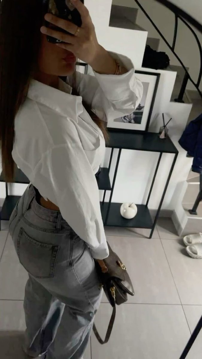 Il commence à se faire tard 😈
Qui veut noter ma poitrine généreuse ?
♥️ Like, et si tu es abonné, je te l'envoie !