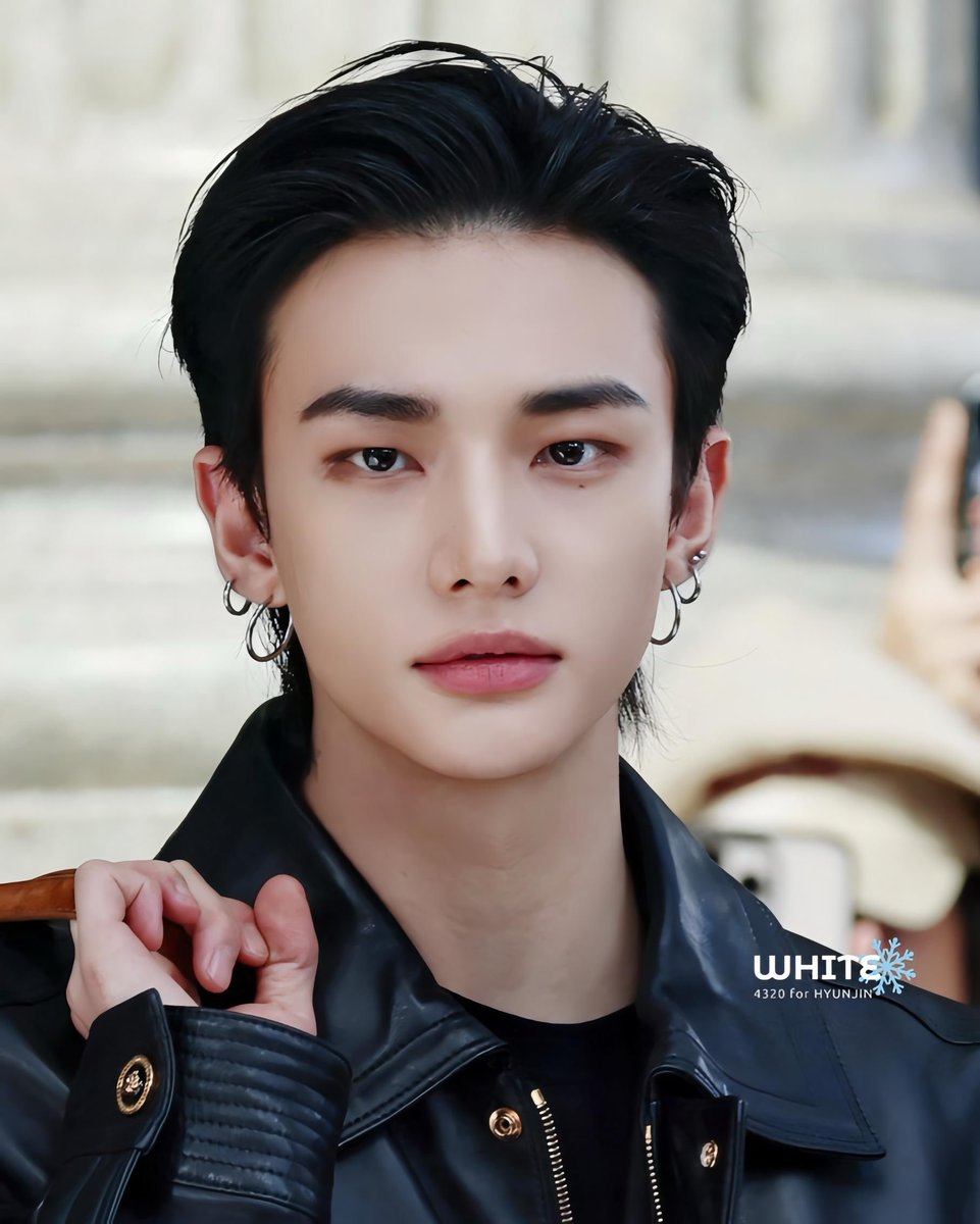 FACE CARD FACE BANK FACE ECONOMY 
#Hyunjin_for_MFW25