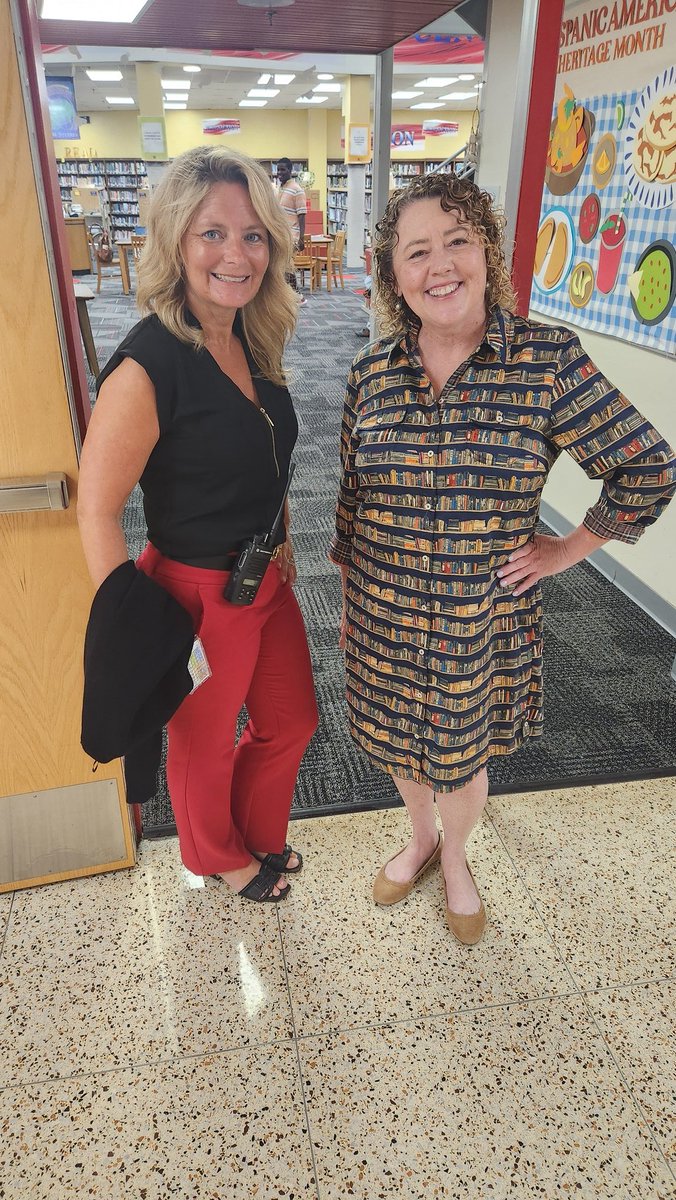 #CuteOutfitOfTheDay (nominated by Ms Roche) in the #library <a href="/CardinalsLHS/">Lawrence High School</a> Dr Stein and I are ready to greet families for #BackToSchool night! #LTPSThisIsUs