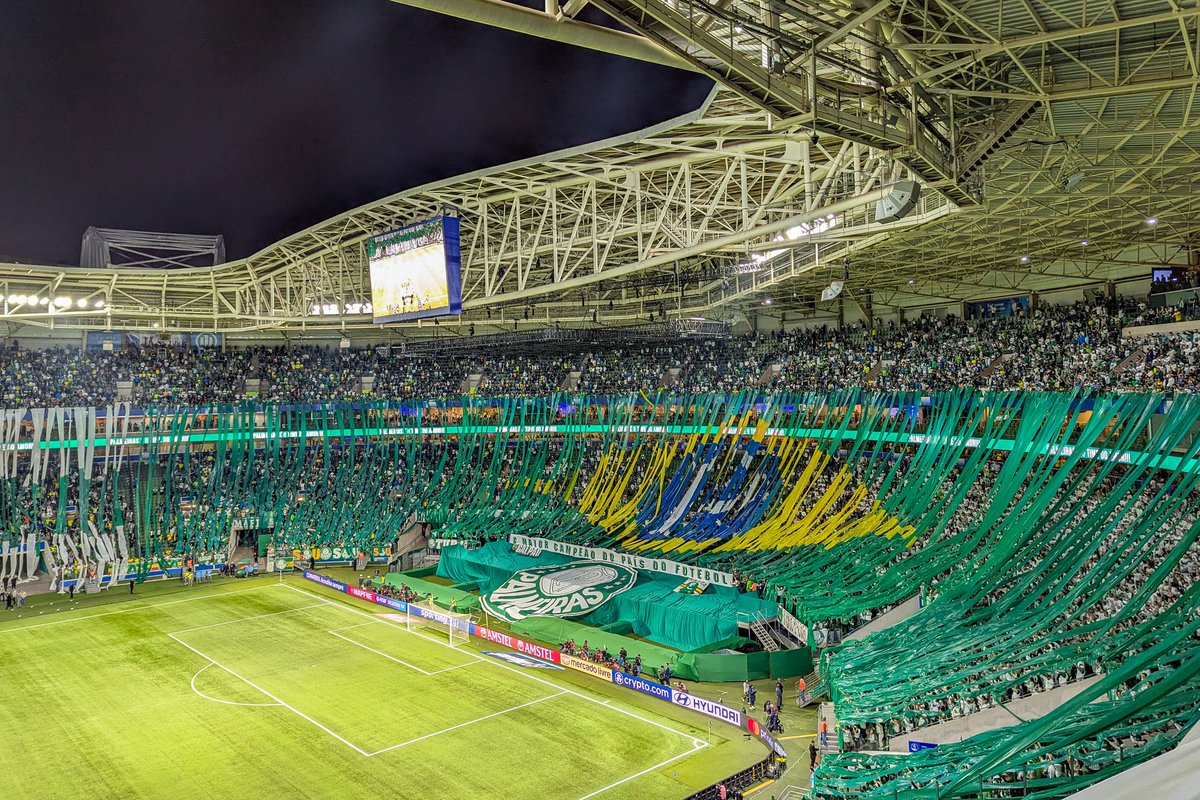 🌎🇧🇷Palmeiras 3-1 River Plate Incredible pyro-fuelled reception of the  team bus started an amazing night for Palmeiras, who celebrated qualifying  for the Copa Libertadores semi-finals. River brought 2 thousand away fans,  many