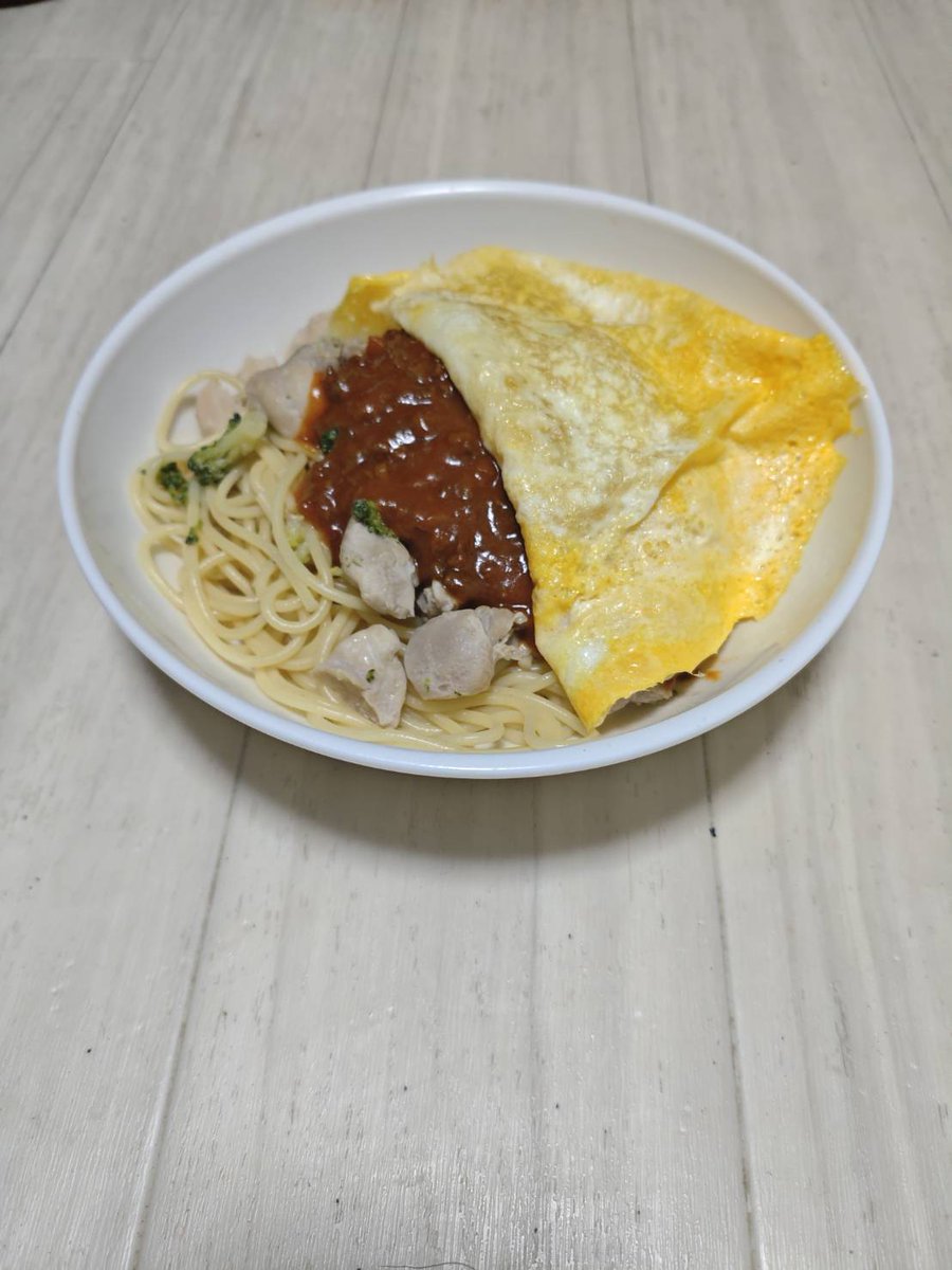 fukkey6's tweet image. ボロネーゼパスタ♪
最近のパスタのルーって脂質が低い物が多いので結構便利だなと思いました♪
ルー100グラム中脂質2グラムとか超優秀♪