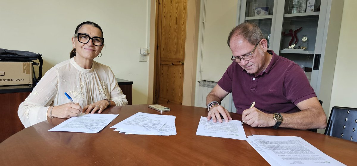 🤸 Signat el conveni de col·laboració amb el Club Twirling La Torreta.

✍️ Amb aquest nou acord, l’Ajuntament referma el seu compromís de donar suport a la tasca que desenvolupen les entitats del municipi.

#LaRocadelVallès