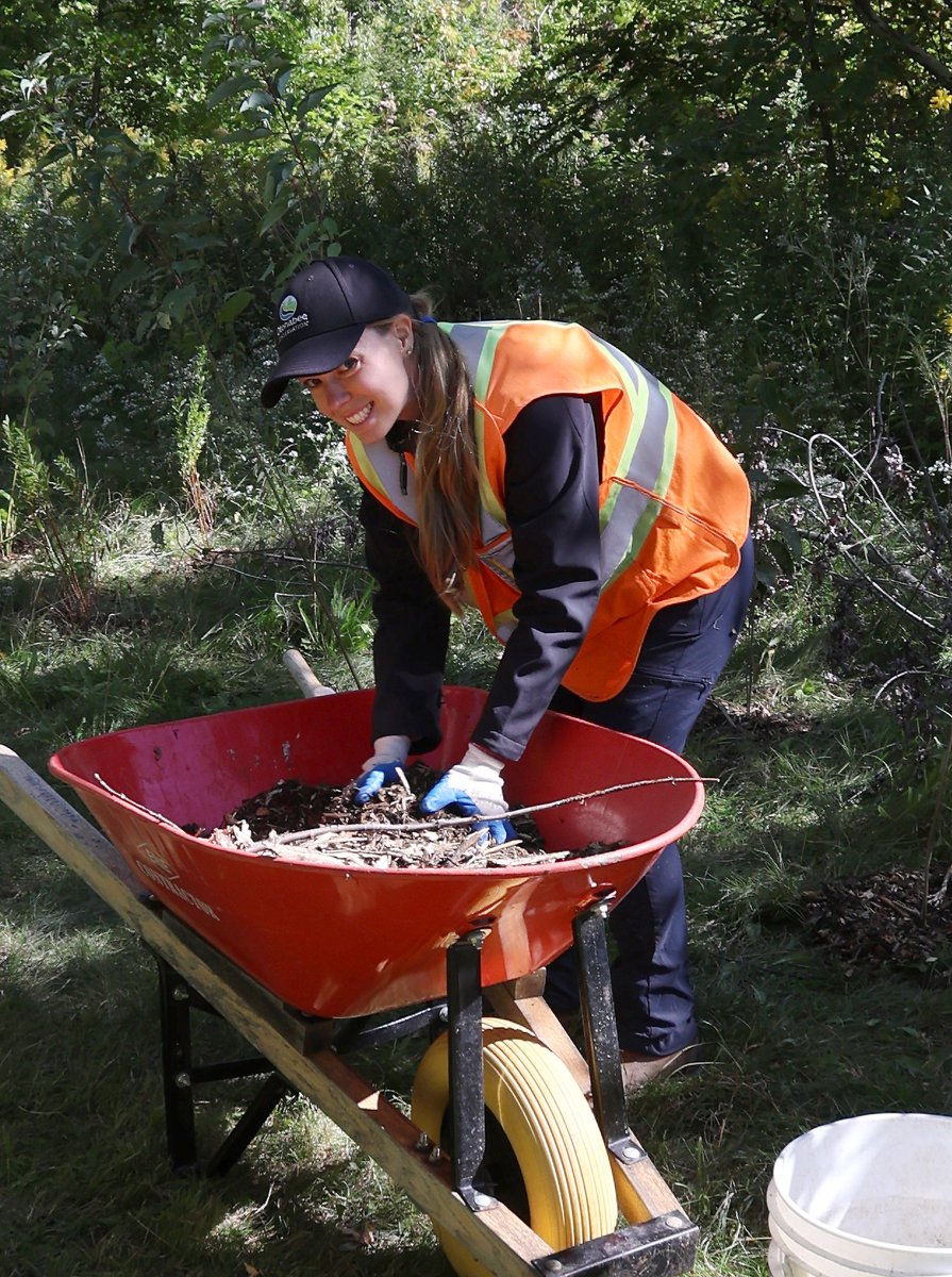 OtonabeeC's tweet image. Otonabee Conservation hosted a TD Tree Days event last weekend at @RiverviewZoo! We are so appreciative of the 62 volunteers that planted 300 native trees and shrubs  to naturalize the shoreline of the Otonabee River.
#TDTreeDays