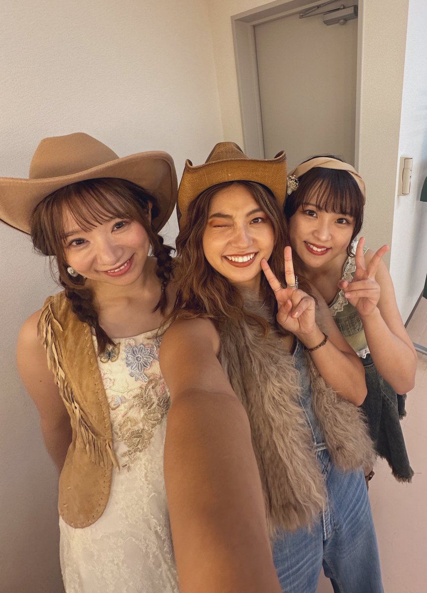 オータムカントリーツアー2025初日・神戸！！！！❤️😍❤️
お越しいただいた皆さま、笑顔をたくさん見せてくれて、本当にありがとうございます！！！！🥹🧡💛🤎
みんなで歌った神戸、最高だったよ！！！
カントリーで繋がる世界、なんて素敵なの…！🤠🌏✨
神戸のみんな、ありがとう！BIG LOVE！またね💖