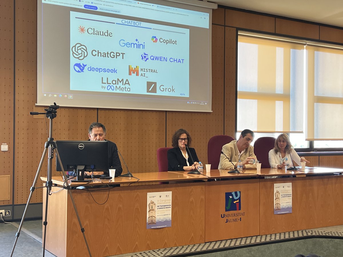 Los compañeros de la <a href="/uvigo/">Universidade de Vigo</a> han impartido un taller a los congresistas del #CIT2025 en el que les han enseñado a utilizar la la inteligencia artificial 💻de una manera sencilla y efectiva. 

#Transparencia #derecho #IA