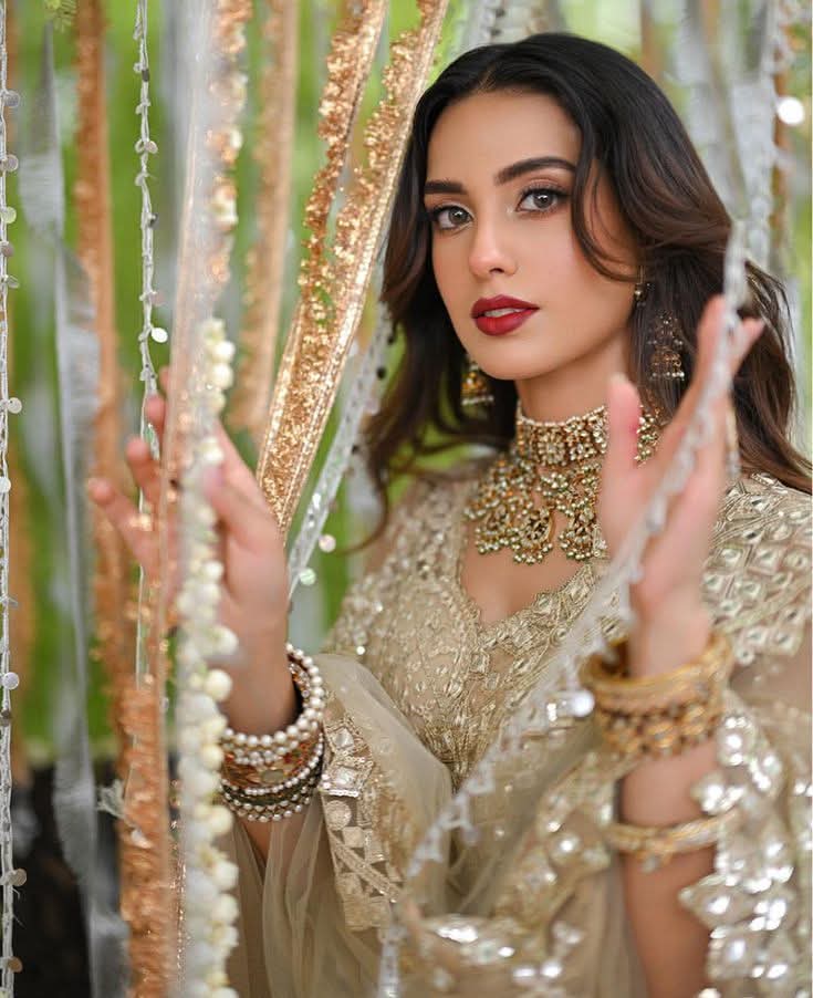 یہ دِلبری ، یہ ناز ، یہ انداز ، یہ جمال
انساں کرے اگر نہ تری چاہ ، کیا کرے ؟؟
#اردو_زبان 
#اردو_شاعری