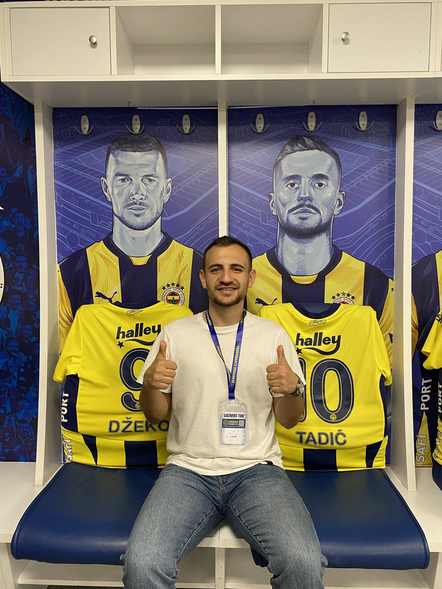 Özlendiniz dedeler 💛💙

Tadic
Dzeko 
Fenerbahçe