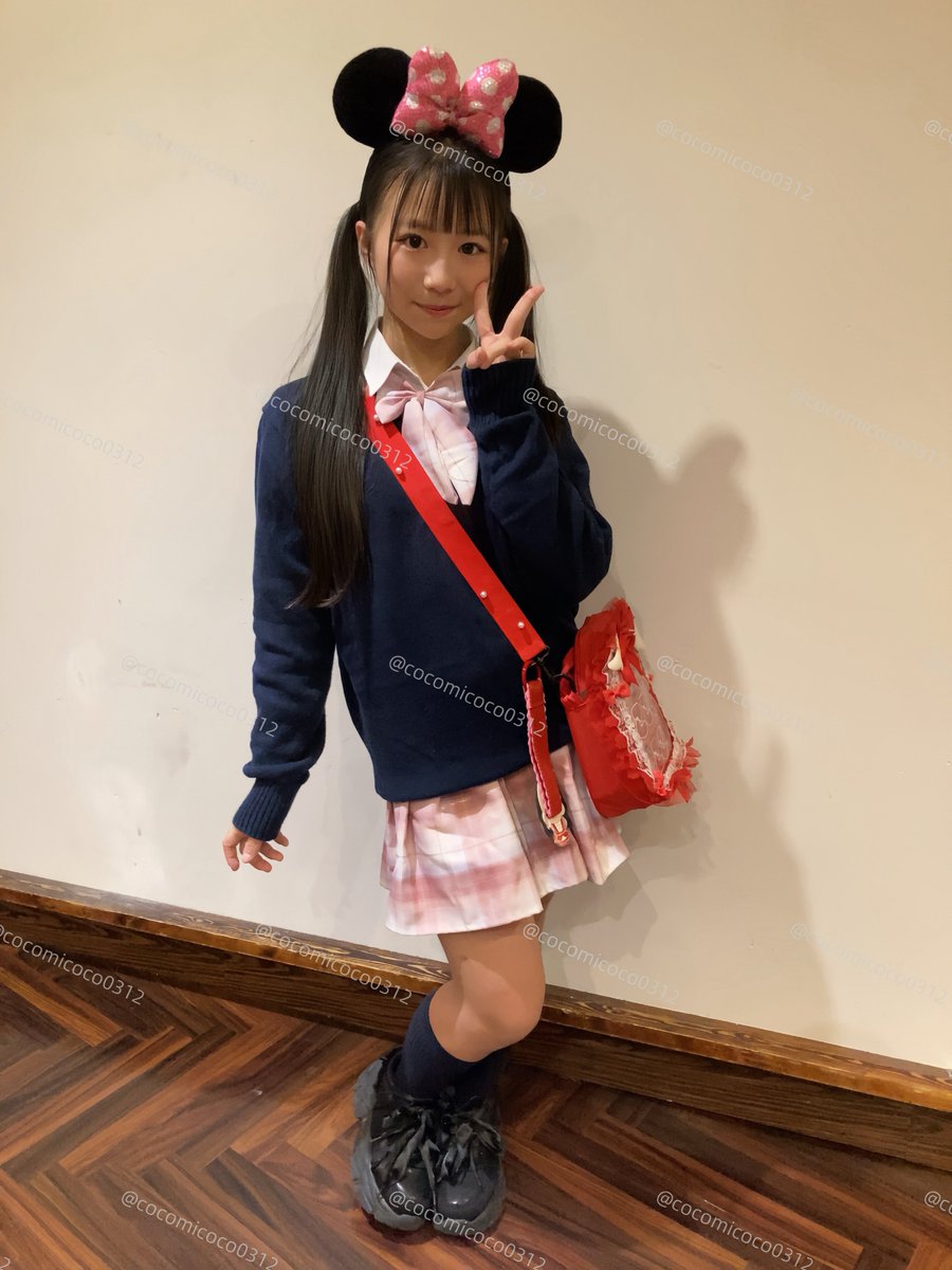 cocomicoco0312's tweet image. おつここ🍓
定期公演ありがとうございました😚ちぃたん☆ぼんばーずデビュー半年のあいさつ出来ました💣💥

ディズニーデート公演🏰
どうだった？あこがれの制服ディズニー😆
応援ありがとう🥺とっても楽しくてうれしかったよ❤️

9/27新宿ReNYは入場特典つき😳‼️⁉️

#ちぃたんぼんばーず #ここみここ