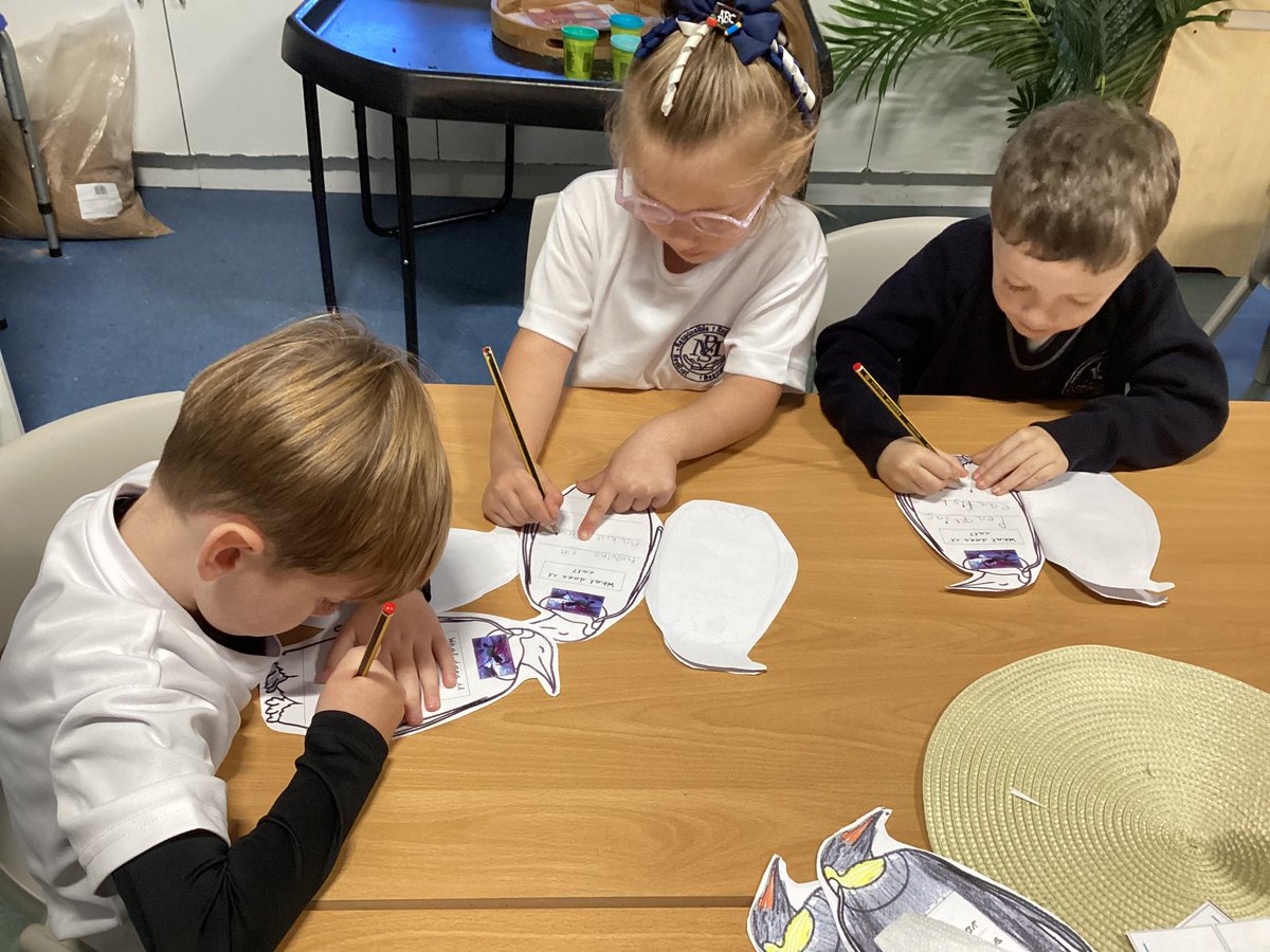 Misswalsh1_'s tweet image. #class12 have been super busy this week learning lots of facts about Emperor penguins, they then created a wonderful fact file using all their knowledge! @Year1Monksdown @MonksdownReads