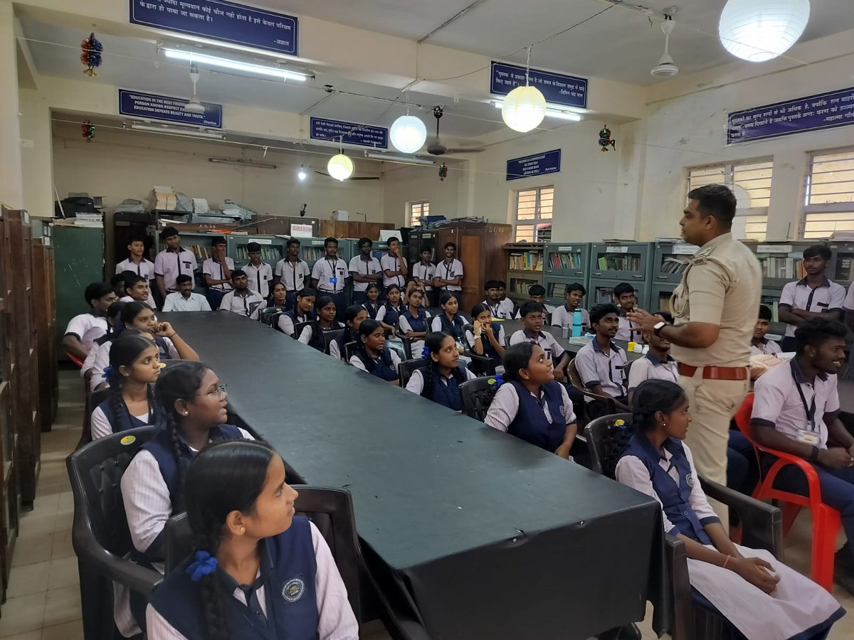 👮‍♂️ South Andaman District Police conducted an Awareness Program at Govt. Boys Sr. Sec. School, Middle Point on: 🚫 Drug Abuse, 🚦 Traffic Rules and 💻 Cyber Crime. Building awareness for a safer &amp; responsible future. 
#DrugFree #RoadSafety #CyberSafety #AndamanPolice