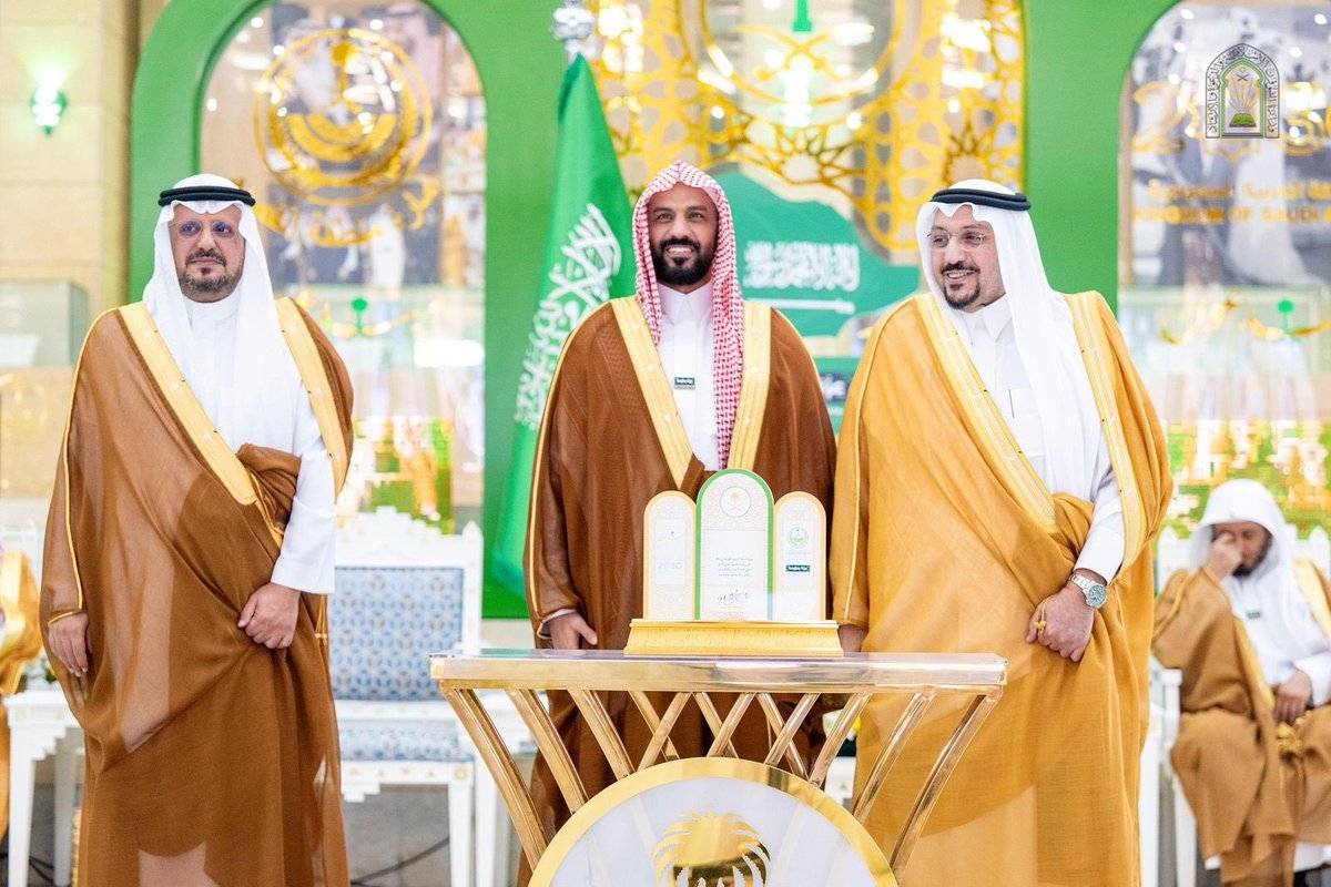 كرّم صاحب السمو الملكي الأمير الدكتور فيصل بن مشعل بن سعود بن عبدالعزيز، أمير #منطقة_القصيم، فرع #وزارة_الشؤون_الإسلامية بالمنطقة بجائزة “#مبدعون” في نسختها الرابعة، وذلك نظير جهوده المتميزة في خدمة العمل الإسلامي والمجتمعي، ومشاركته الفاعلة في البرامج والمبادرات التنموية