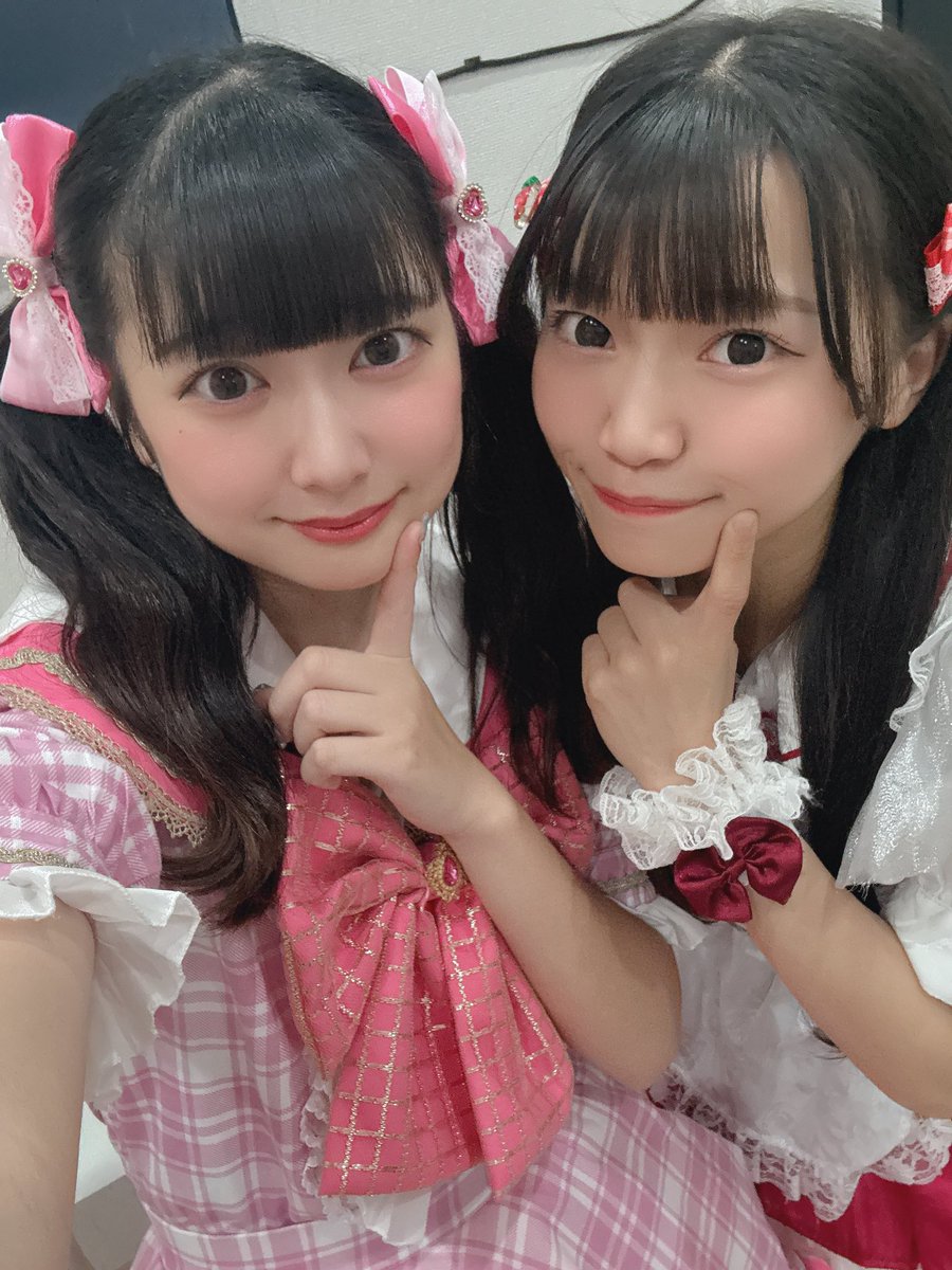 みむさんとりんかちゃんにお写真撮って頂きました♡

みむさんのオレンジかわいいでした、ほんとに。似合いすぎててほんとにかわいいでした。髪飾りも貸してくださりありがとうございます

りんかちゃんがあおいの衣装着てくれました！！ほんとに似合う、かわいい 赤のりんかちゃんとてもよかったああ