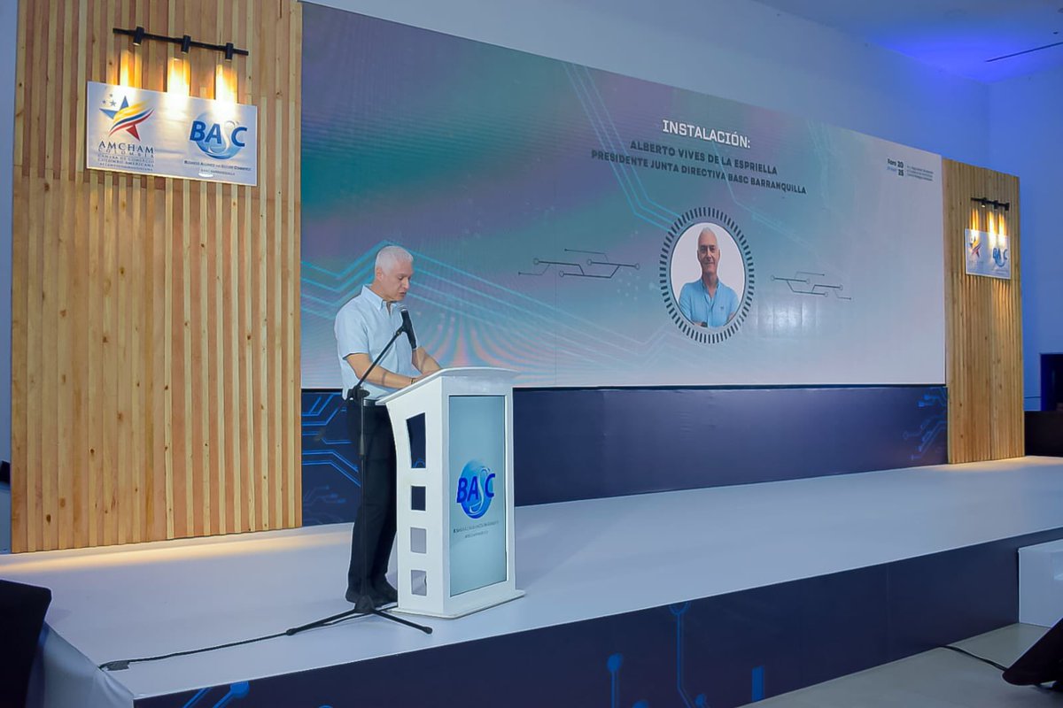 bascbquilla's tweet image. #AEstaHora @Vivesaa instala el #ForoBASCyAMCHAM &quot; IA y Seguridad:
Blindando la Cadena de Suministro
Contra Riesgos Globales&quot; Mas de 180 empresarios del Atlántico, instituciones de gobierno y gremios reunidos.
#CadenadeSuministroSegura
#SupplyChainAl
#GestiondeRiesgo