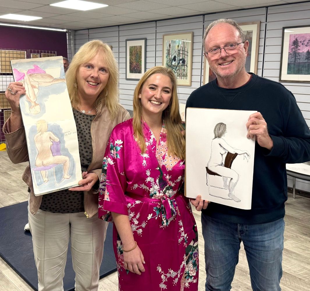 JaneSunflower's tweet photo. Last night's #lifedrawing session with my brother @PaulTomlinsonn & model Jessica.
Nxt session 8 Oct! Join us! More info: https://t.co/PF4z0TYpJM
#drawing #humanform #lifedrawings #lifedrawingclass #oxfordlifedrawing #westoxfordshire #oxfordshire #oxfordartist #artinoxford https://t.co/7YhcOzdFs1
