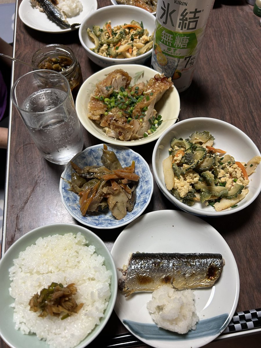 yamadanokouchan's tweet image. さんまとゴーヤチャンプルーとゆずスパ
#氷結無糖ゆずスパークリング #氷結無糖ゆず

今日は料理ありがとうございます(^人^)